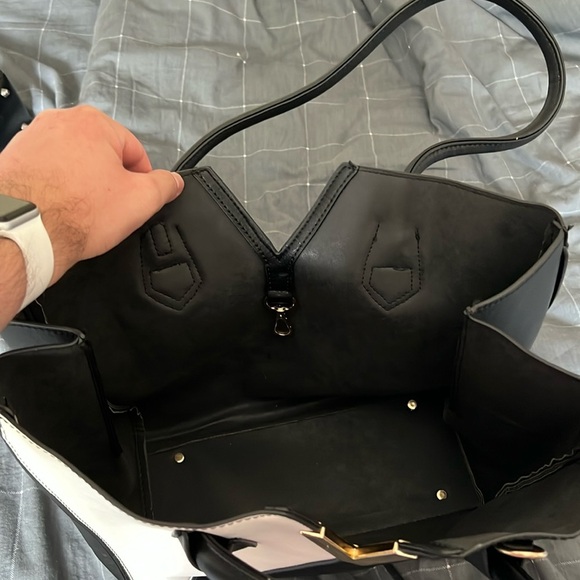 Black and White Structured Tote Bag with Gold Hardware - Picture 3 of 4